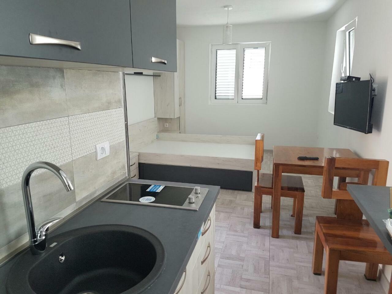 Porto Njegusi A2 Apartment Cetinje Luaran gambar